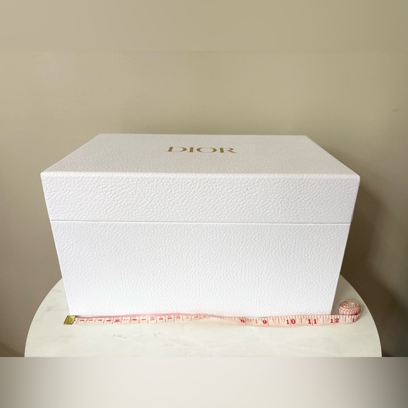 Christian Dior Twill Travel Trunk with Dior Bath Towel, Satin Headband, Serum - Picture 8 of 11